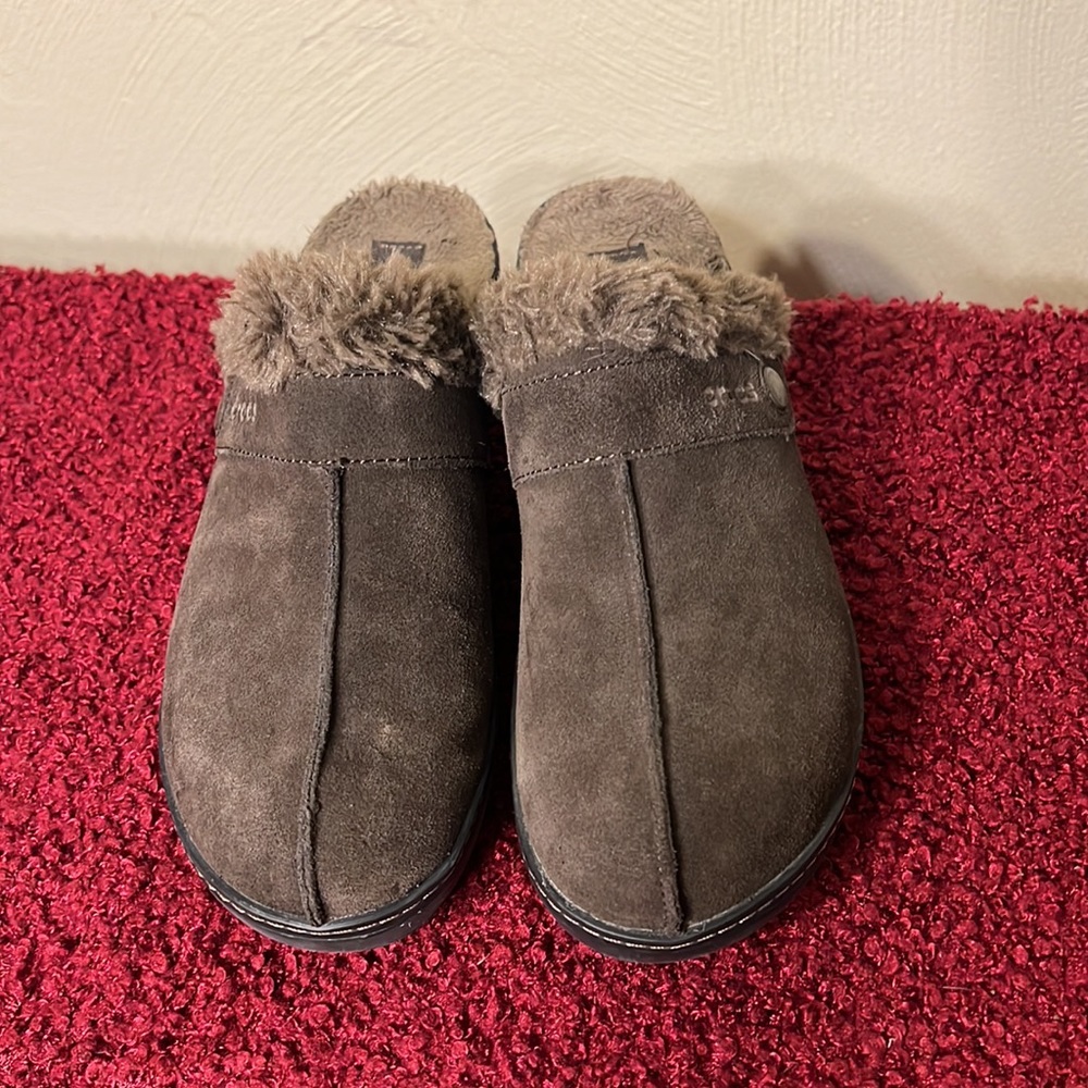 Crocs fur COBBLER 11602 Clog Shoes Size 8 Brown Suede Faux Fur lined Mul…
